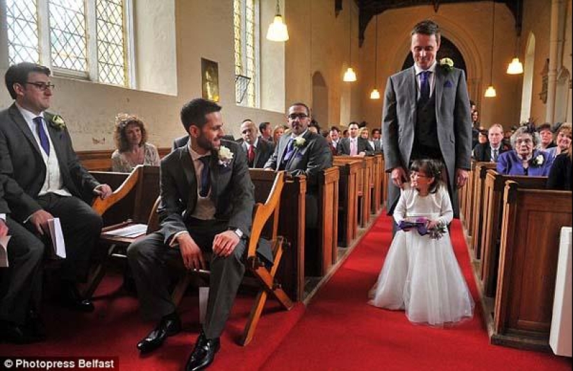 4-year-old paralyzed girl was able to walk the bride to the altar 4-year-old paralyzed girl was able to walk the bride to the altar