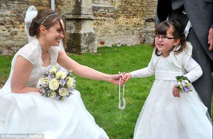4-year-old paralyzed girl was able to walk the bride to the altar 4-year-old paralyzed girl was able to walk the bride to the altar