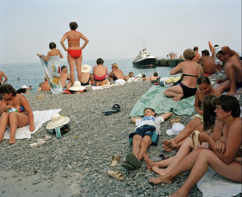 40 nostalgic frames - Yalta in the 90s through the lens of a British photographer 40 nostalgic frames - Yalta in the 90s through the lens of a British photographer