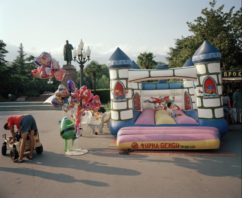 40 nostalgic frames - Yalta in the 90s through the lens of a British photographer 40 nostalgic frames - Yalta in the 90s through the lens of a British photographer