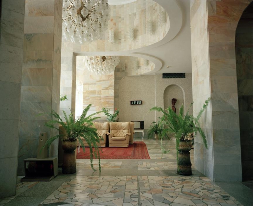 40 nostalgic frames - Yalta in the 90s through the lens of a British photographer 40 nostalgic frames - Yalta in the 90s through the lens of a British photographer