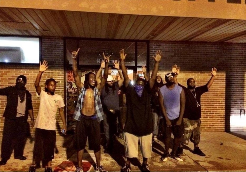 41 examples of preserving humanity in the face of danger