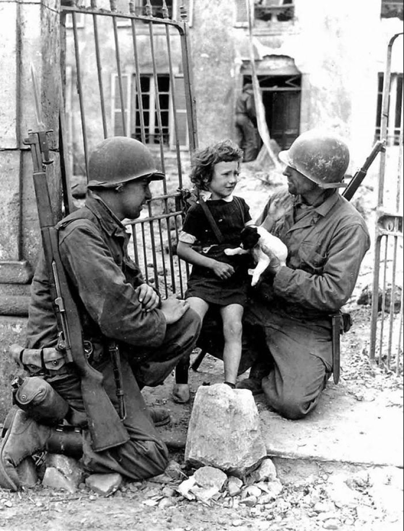 41 examples of preserving humanity in the face of danger