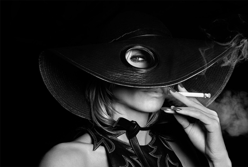 44-year-old model Heidi Klum completely naked for a candid photo shoot 44-year-old model Heidi Klum completely naked for a candid photo shoot