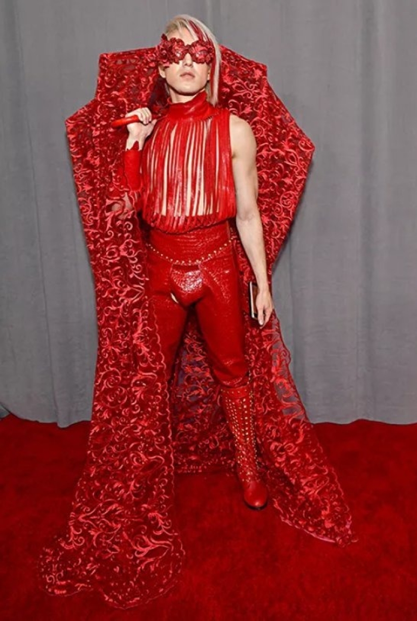 5 Crazy Celebrity Outfits When Their Designer Forgot to Take His Pills