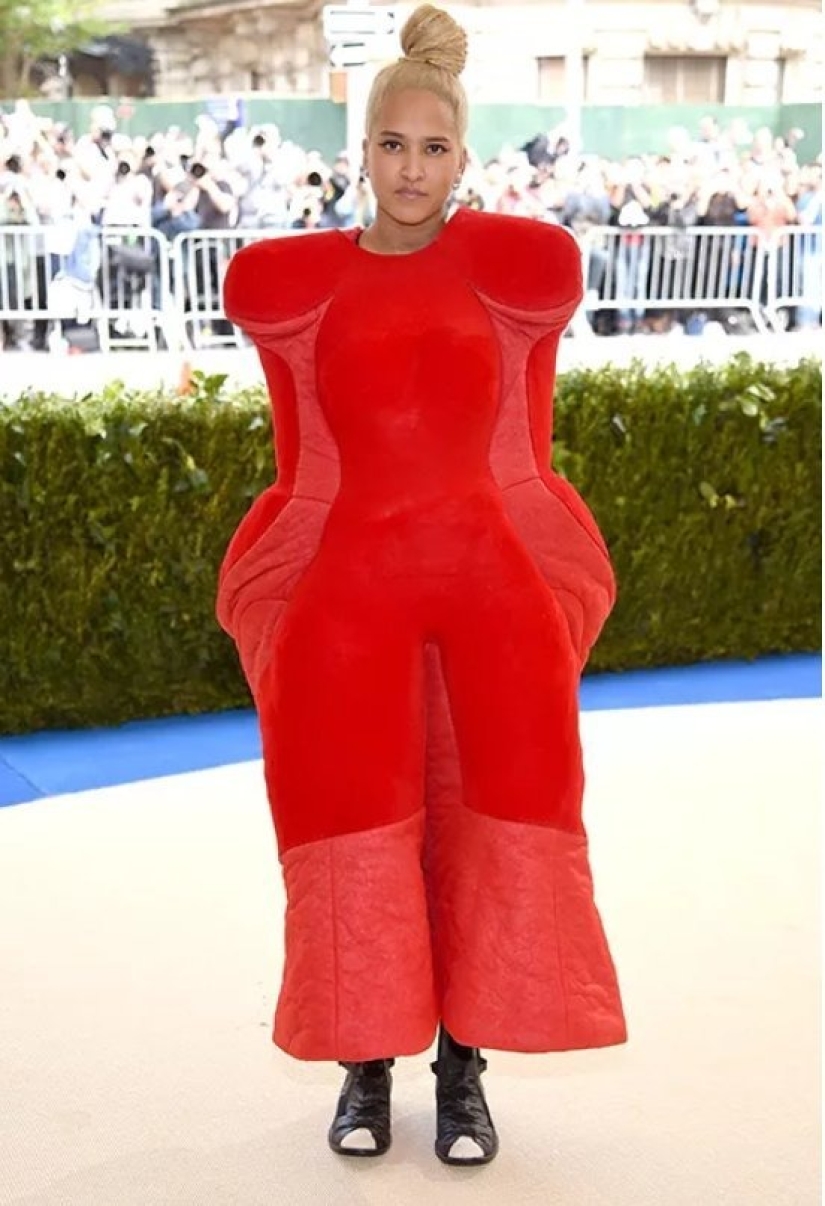 5 Crazy Celebrity Outfits When Their Designer Forgot to Take His Pills