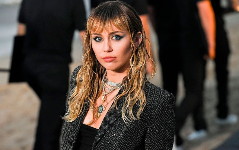 5 estrellas que buscaron la fama y 5 que lo tienen todo "en bandeja de plata"