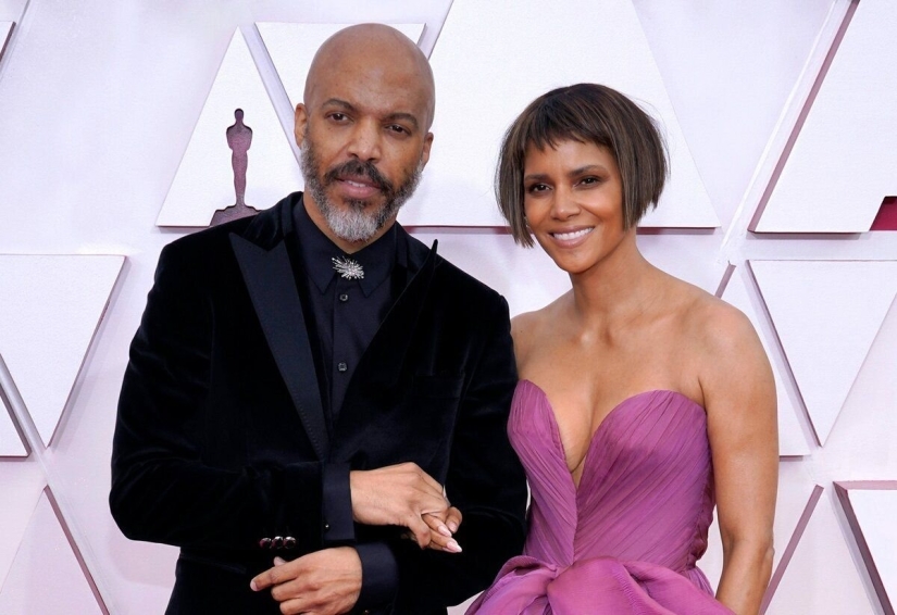 5 parejas de famosos en las que un hombre viste mejor que una mujer: ¿tú también lo crees?