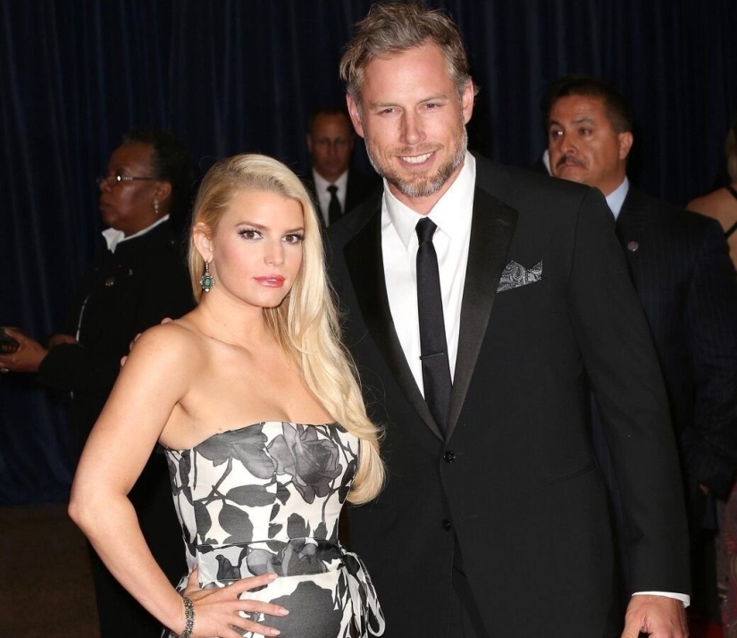 5 parejas de famosos en las que un hombre viste mejor que una mujer: ¿tú también lo crees?