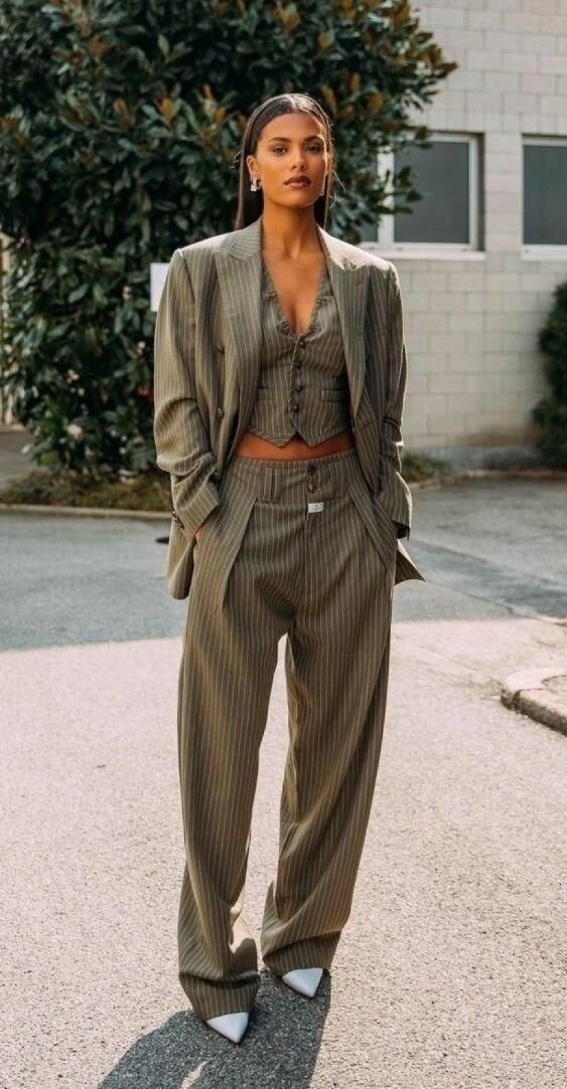 5 things for spring that should be a size smaller than yours. Femininity in fashion