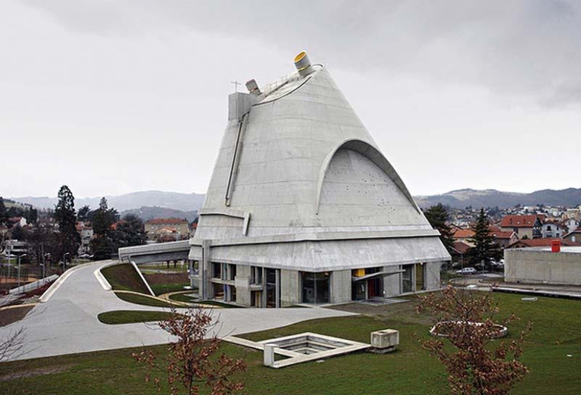 7 most unusual churches