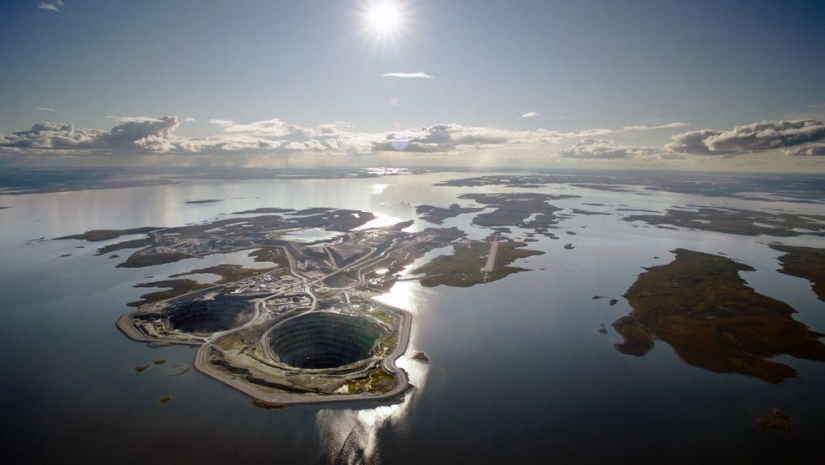 8 most impressive holes in the surface of the Earth