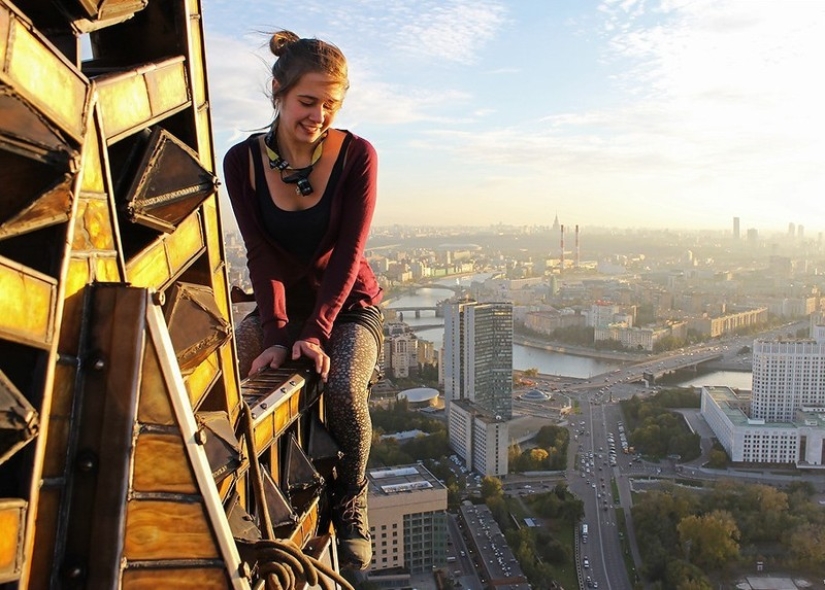 9 people who died from selfies