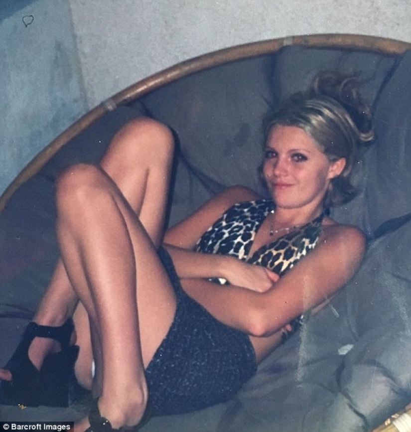 A 39-year-old housewife is saving up for a fourth breast plastic surgery, and her children are teased for candid photos of their mother A 39-year-old housewife is saving up for a fourth breast plastic surgery, and her children are teased for candid photos of their mother