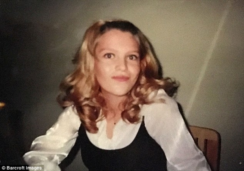 A 39-year-old housewife is saving up for a fourth breast plastic surgery, and her children are teased for candid photos of their mother A 39-year-old housewife is saving up for a fourth breast plastic surgery, and her children are teased for candid photos of their mother