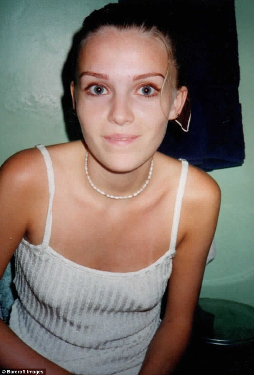 A 39-year-old housewife is saving up for a fourth breast plastic surgery, and her children are teased for candid photos of their mother A 39-year-old housewife is saving up for a fourth breast plastic surgery, and her children are teased for candid photos of their mother