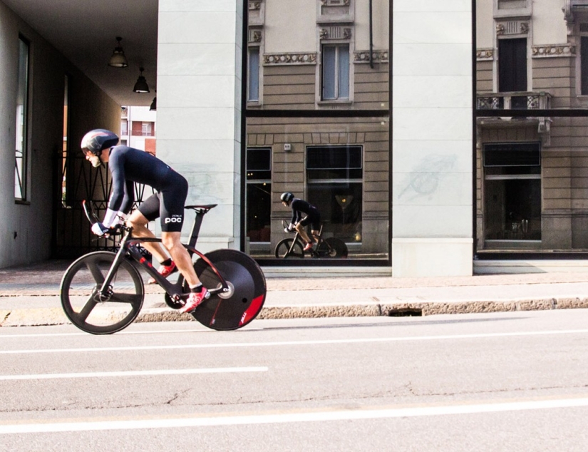A bike that accelerates to 30 km/h in three pedal strokes A bike that accelerates to 30 km/h in three pedal strokes