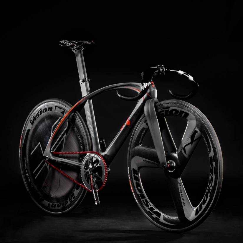 A bike that accelerates to 30 km/h in three pedal strokes A bike that accelerates to 30 km/h in three pedal strokes