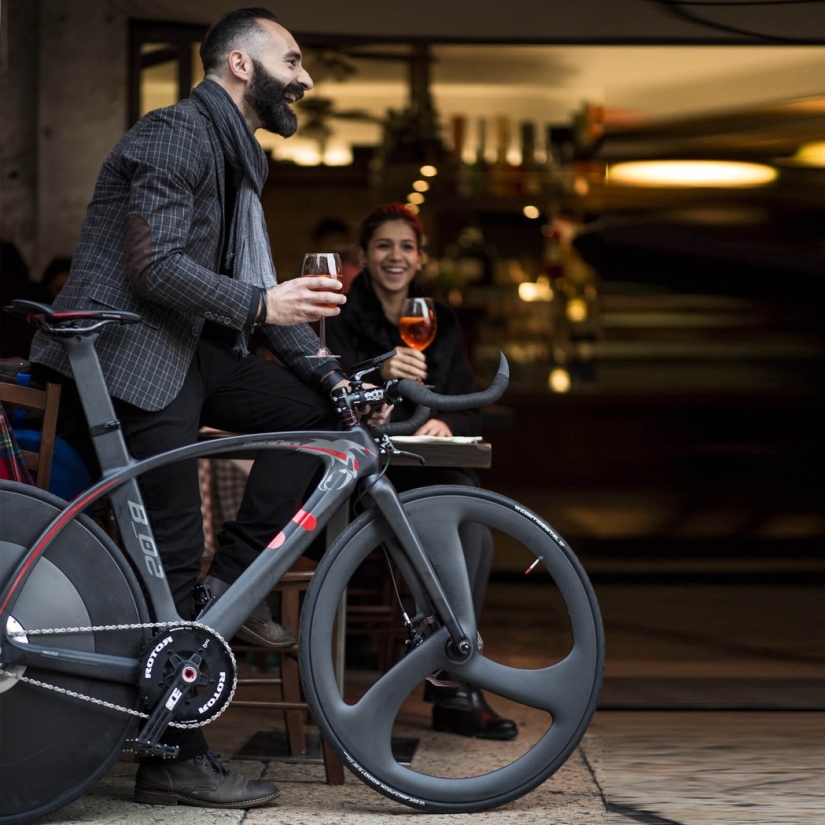 A bike that accelerates to 30 km/h in three pedal strokes A bike that accelerates to 30 km/h in three pedal strokes