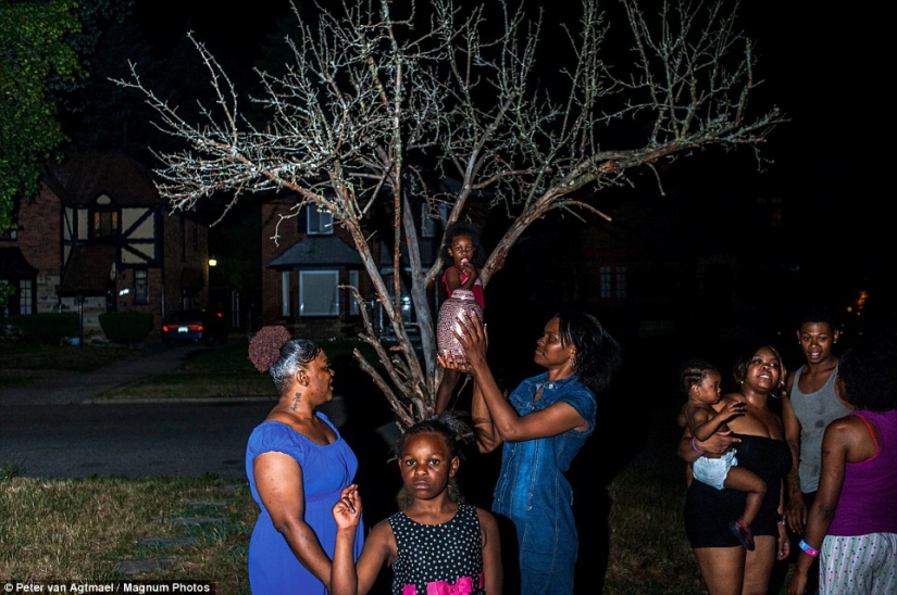 A Broken America: A war photographer captures poverty, racism and violence in his native country A Broken America: A war photographer captures poverty, racism and violence in his native country