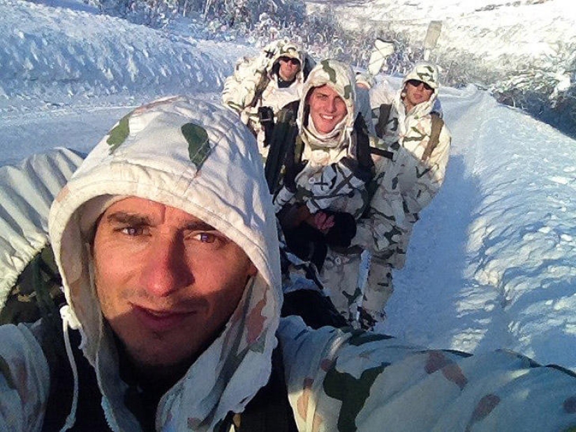 A collection of photos of soldiers from different countries has become a real hit on social networks A collection of photos of soldiers from different countries has become a real hit on social networks