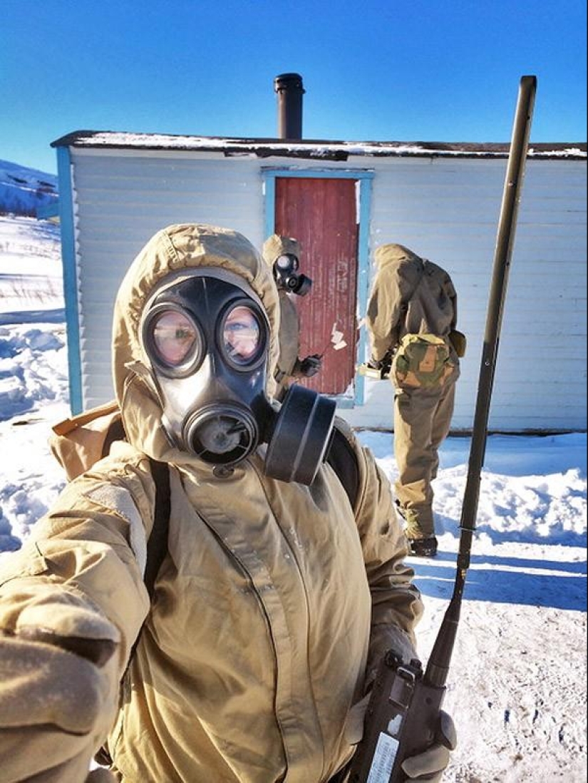 A collection of photos of soldiers from different countries has become a real hit on social networks A collection of photos of soldiers from different countries has become a real hit on social networks