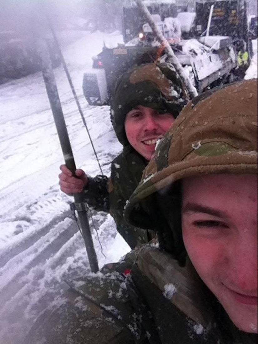 A collection of photos of soldiers from different countries has become a real hit on social networks A collection of photos of soldiers from different countries has become a real hit on social networks