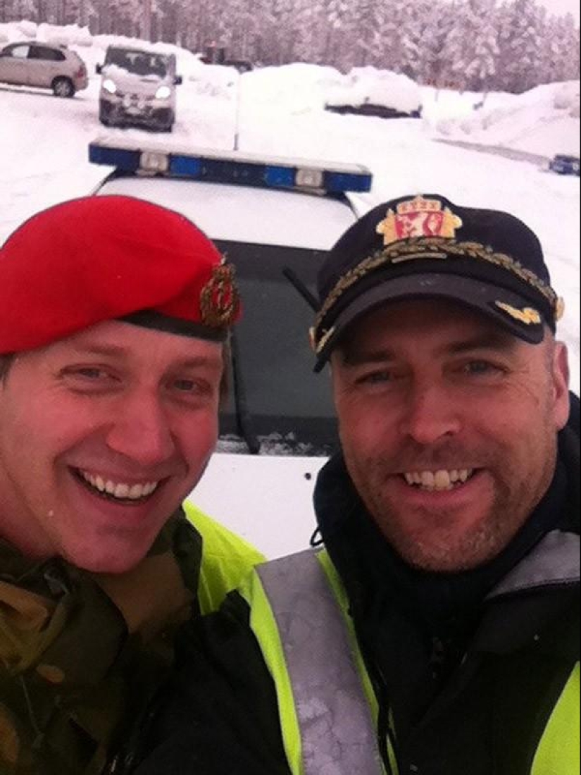 A collection of photos of soldiers from different countries has become a real hit on social networks A collection of photos of soldiers from different countries has become a real hit on social networks