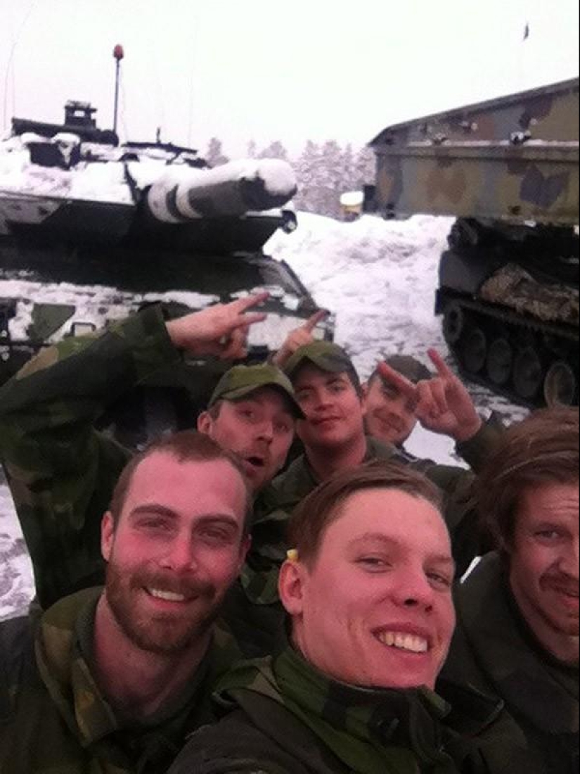 A collection of photos of soldiers from different countries has become a real hit on social networks A collection of photos of soldiers from different countries has become a real hit on social networks