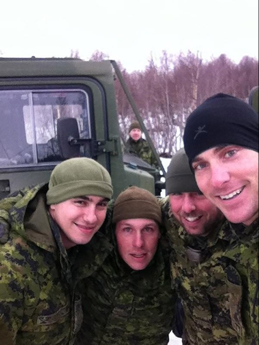 A collection of photos of soldiers from different countries has become a real hit on social networks A collection of photos of soldiers from different countries has become a real hit on social networks