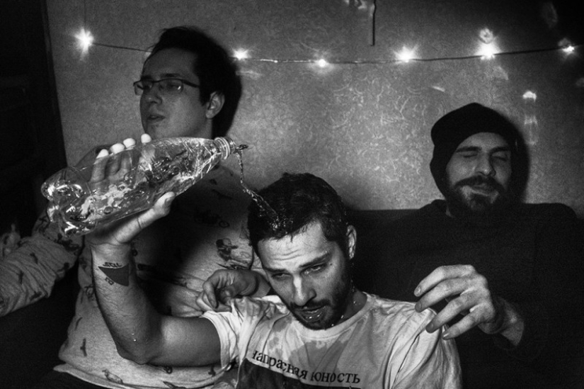 A collective portrait of a generation that is forced to live one day at a time