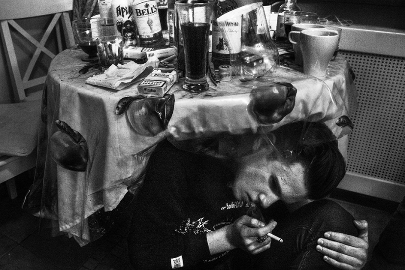 A collective portrait of a generation that is forced to live one day at a time