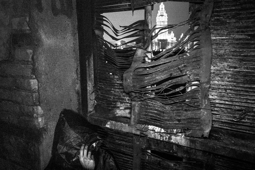 A collective portrait of a generation that is forced to live one day at a time