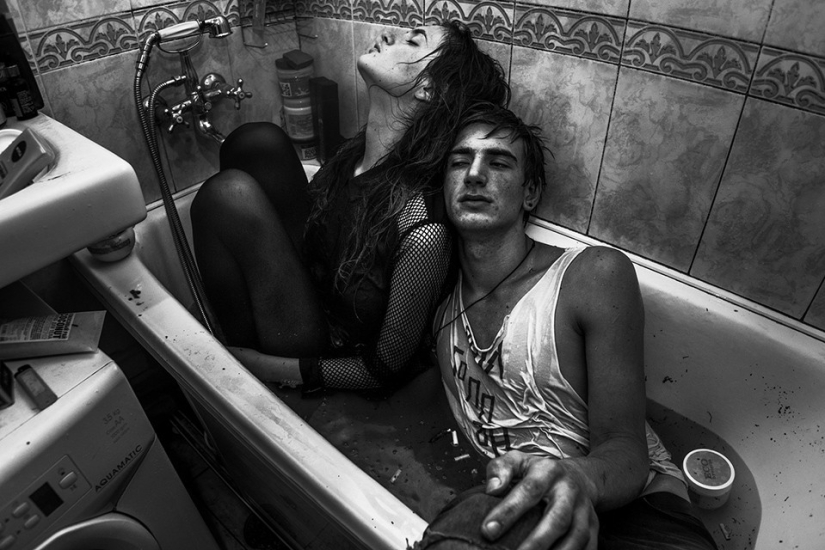 A collective portrait of a generation that is forced to live one day at a time