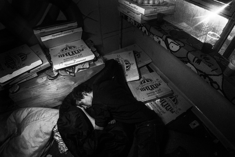 A collective portrait of a generation that is forced to live one day at a time