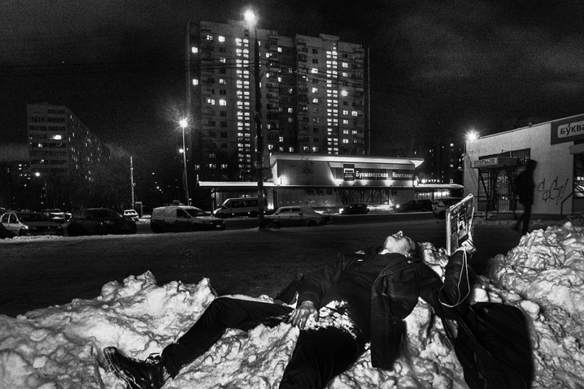 A collective portrait of a generation that is forced to live one day at a time