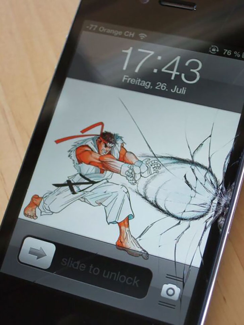 A creative way to "fix" a hopelessly broken smartphone screen A creative way to "fix" a hopelessly broken smartphone screen