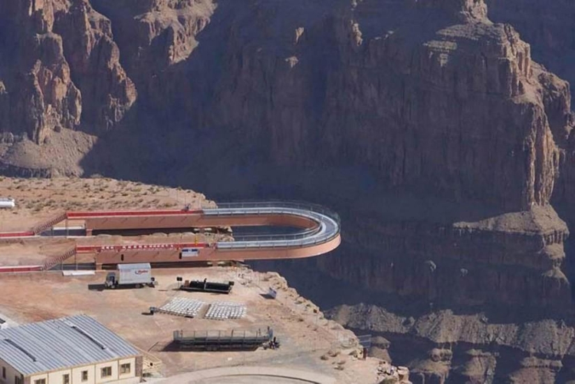 A dizzying sight: the glass platform above the Grand Canyon A dizzying sight: the glass platform above the Grand Canyon
