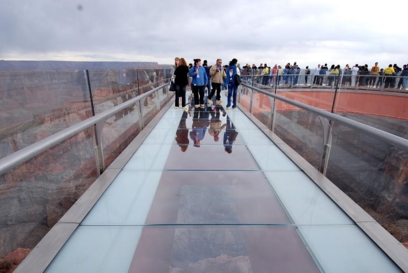 A dizzying sight: the glass platform above the Grand Canyon A dizzying sight: the glass platform above the Grand Canyon