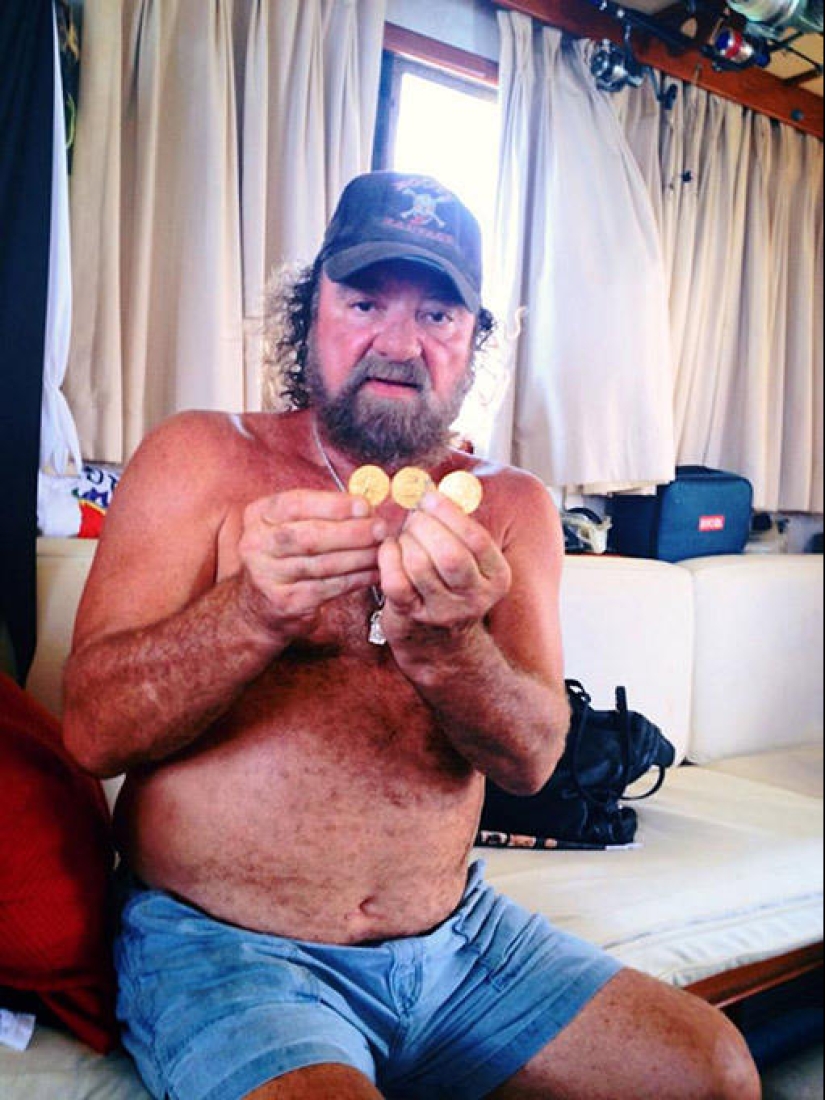 A family of treasure hunters in the United States found a chest of gold worth $ 300 thousand A family of treasure hunters in the United States found a chest of gold worth $ 300 thousand