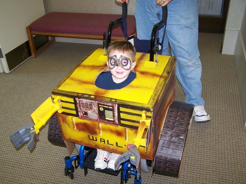A father creates costumes for his son's wheelchair A father creates costumes for his son's wheelchair