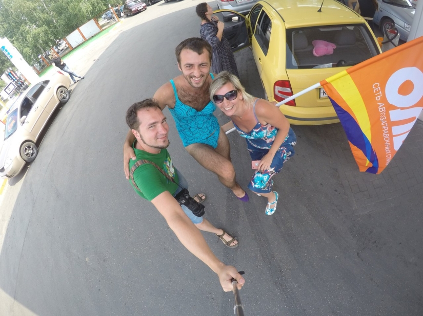 A full tank for a bikini: how the Samara gas station forced the girls to undress