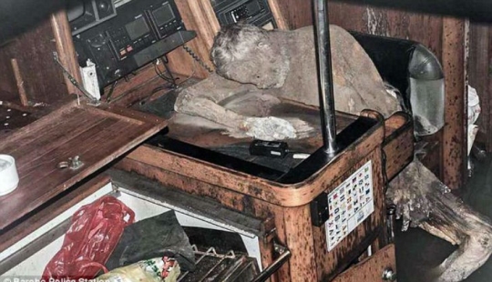 A ghost yacht washed up on the shores of the Philippines with the mummy of the captain on board