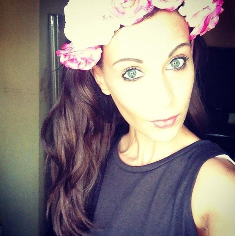 A girl suffering from a serious illness has become an Internet sensation