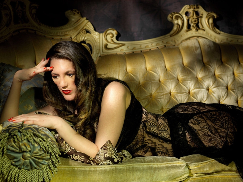 A girl with facial deformity became a fashion model, having survived more than 100 plastic surgeries