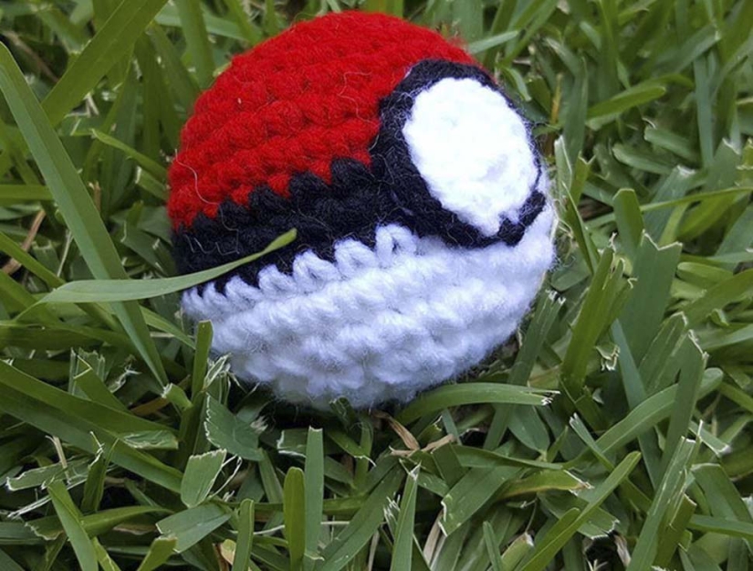 A good Samaritan crochets Pokemon and leaves them in places where they can be caught in Pokemon Go