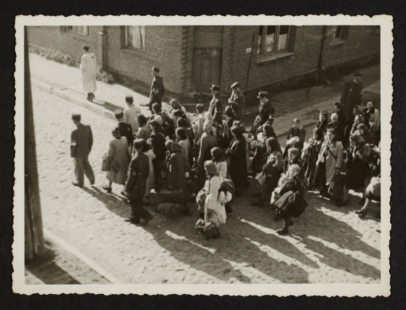 A Jewish photographer captured life in a ghetto in occupied Poland at his own risk A Jewish photographer captured life in a ghetto in occupied Poland at his own risk