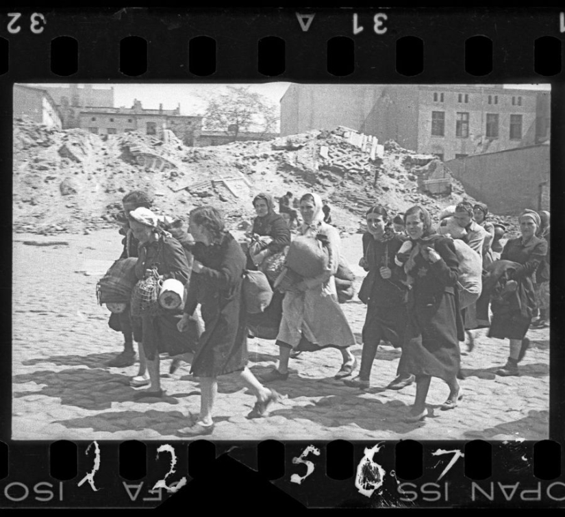 A Jewish photographer captured life in a ghetto in occupied Poland at his own risk A Jewish photographer captured life in a ghetto in occupied Poland at his own risk