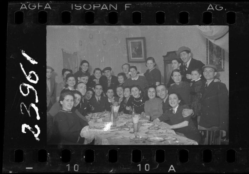 A Jewish photographer captured life in a ghetto in occupied Poland at his own risk A Jewish photographer captured life in a ghetto in occupied Poland at his own risk