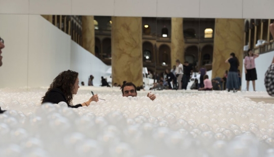 A million white bubbles in the Washington Museum. Here is a real thrill!